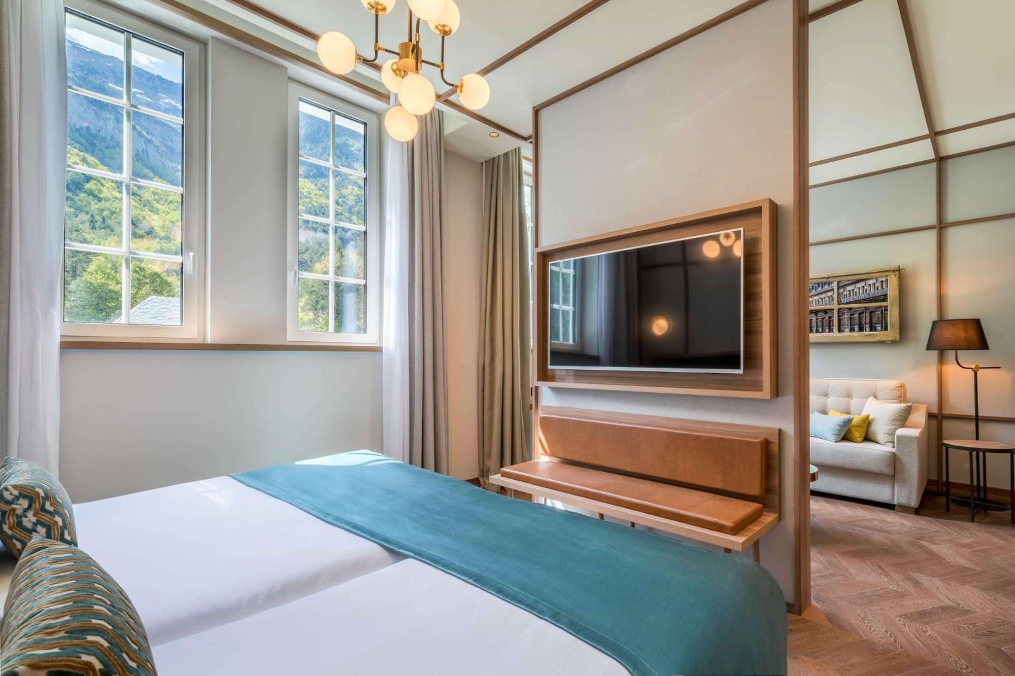 Canfranc Estacion, A Royal Hideaway Hotel - Gran Lujo Εξωτερικό φωτογραφία A room at the hotel