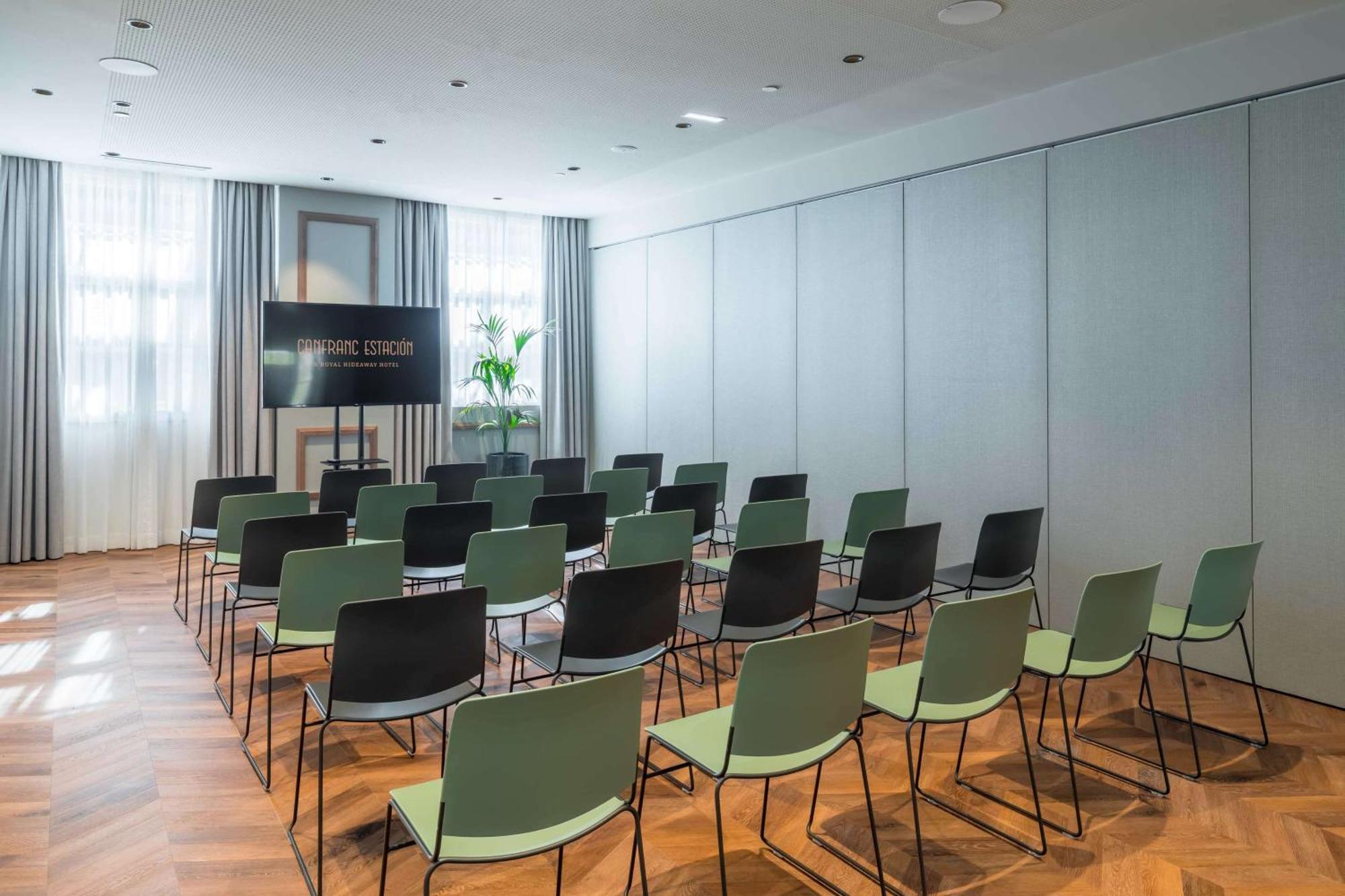 Canfranc Estacion, A Royal Hideaway Hotel - Gran Lujo Εξωτερικό φωτογραφία The German Historical Museum's seminar room