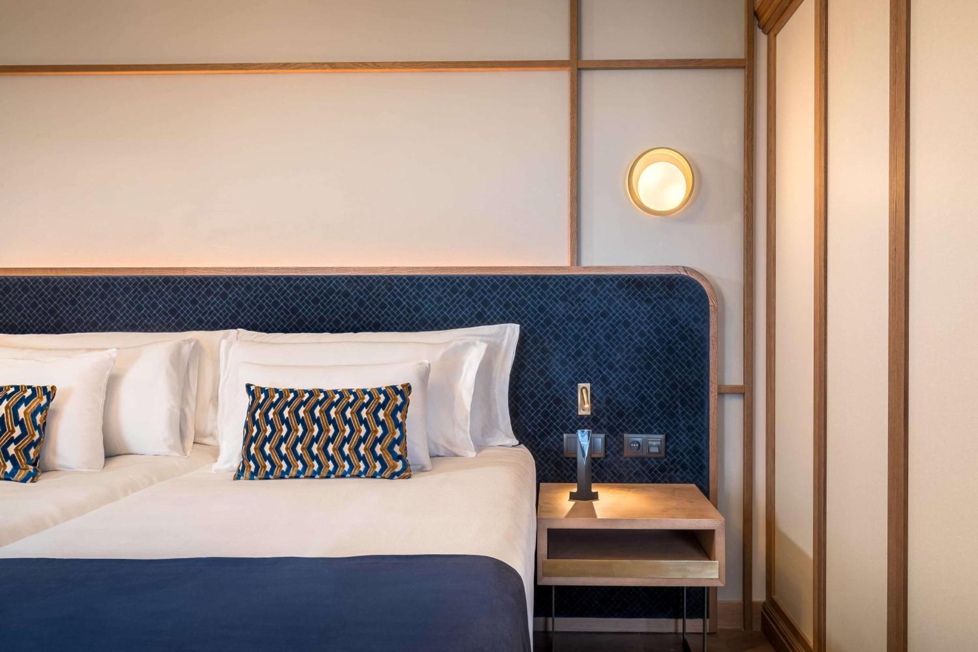 Canfranc Estacion, A Royal Hideaway Hotel - Gran Lujo Εξωτερικό φωτογραφία A bedroom at the hotel