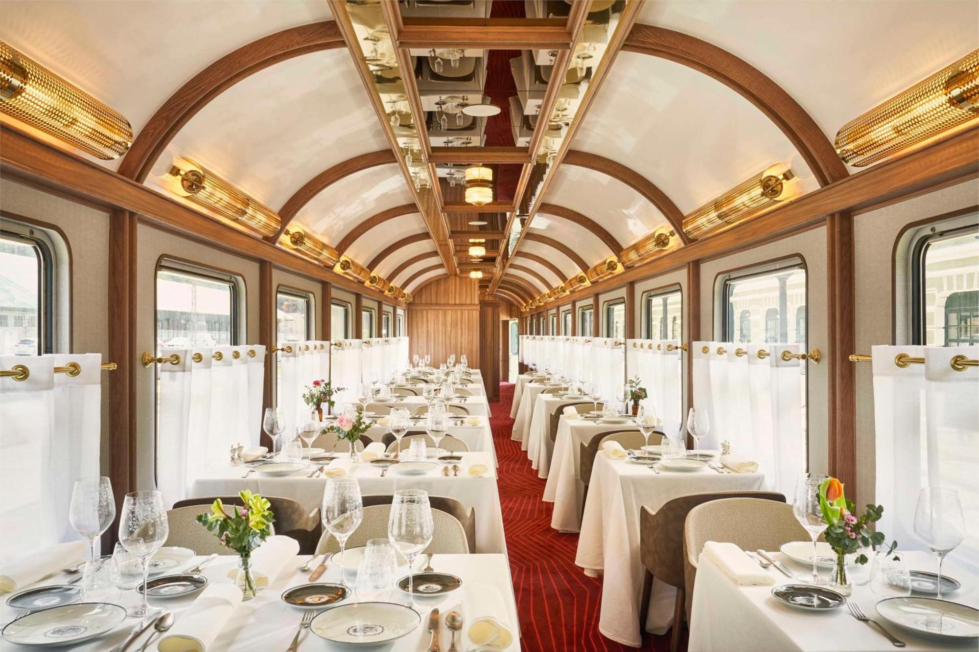 Canfranc Estacion, A Royal Hideaway Hotel - Gran Lujo Εξωτερικό φωτογραφία The dining car