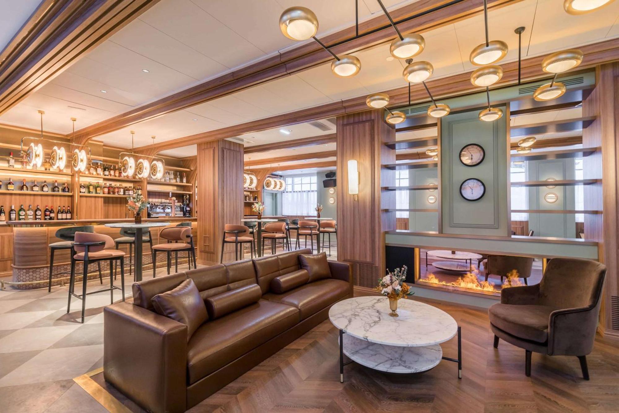 Canfranc Estacion, A Royal Hideaway Hotel - Gran Lujo Εξωτερικό φωτογραφία The Lounge at London Heathrow Airport