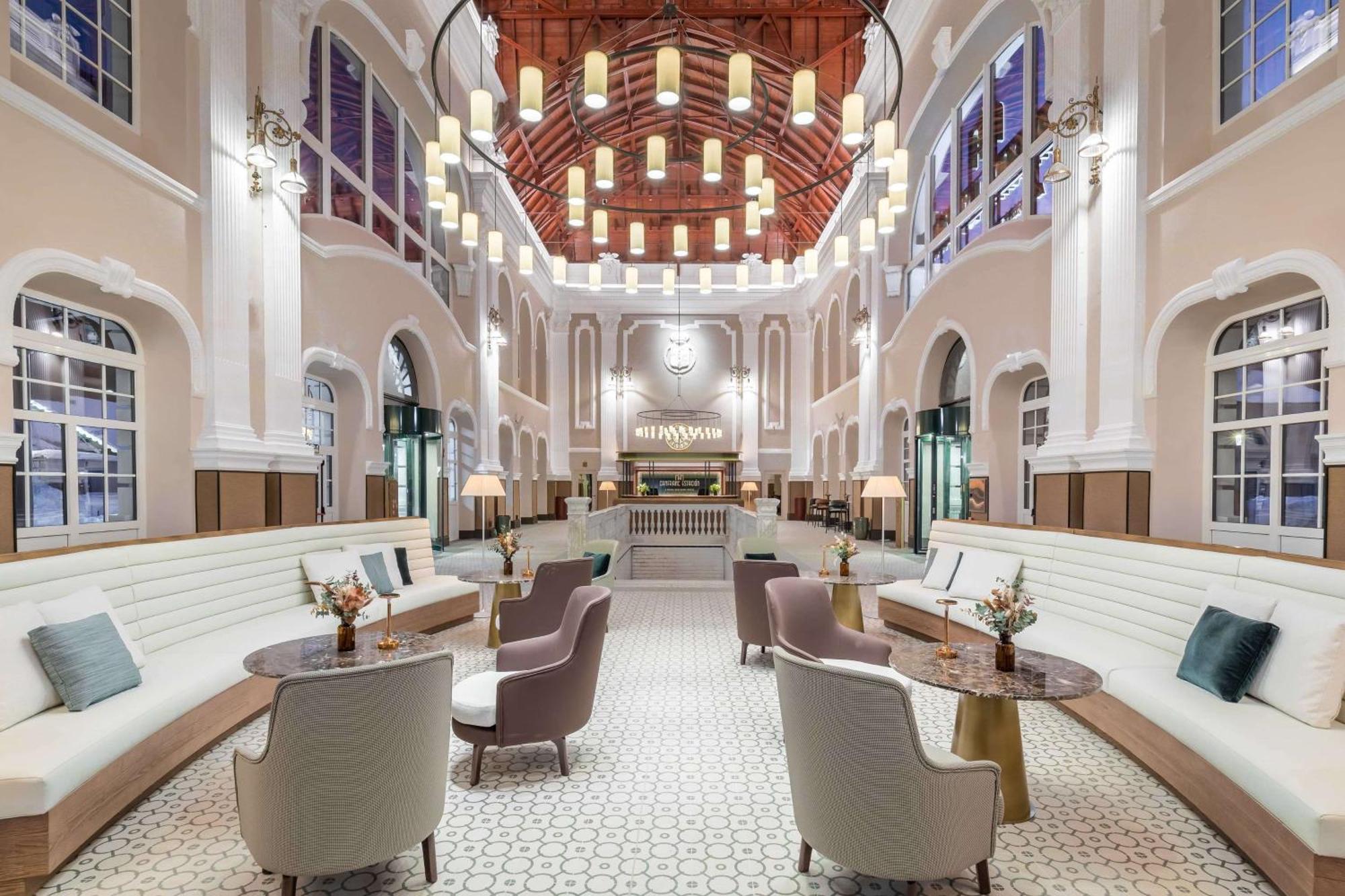 Canfranc Estacion, A Royal Hideaway Hotel - Gran Lujo Εξωτερικό φωτογραφία The interior of the station