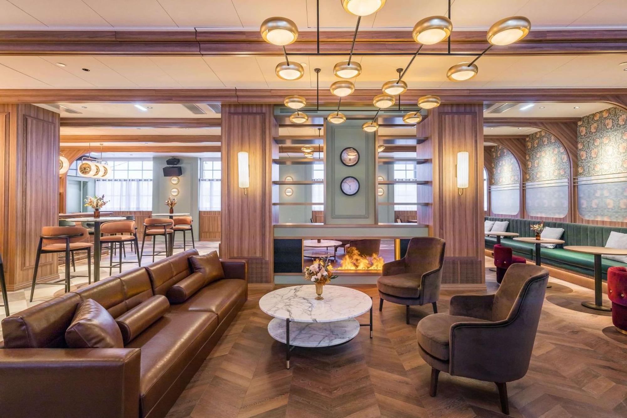 Canfranc Estacion, A Royal Hideaway Hotel - Gran Lujo Εξωτερικό φωτογραφία The Lounge at London Heathrow Airport