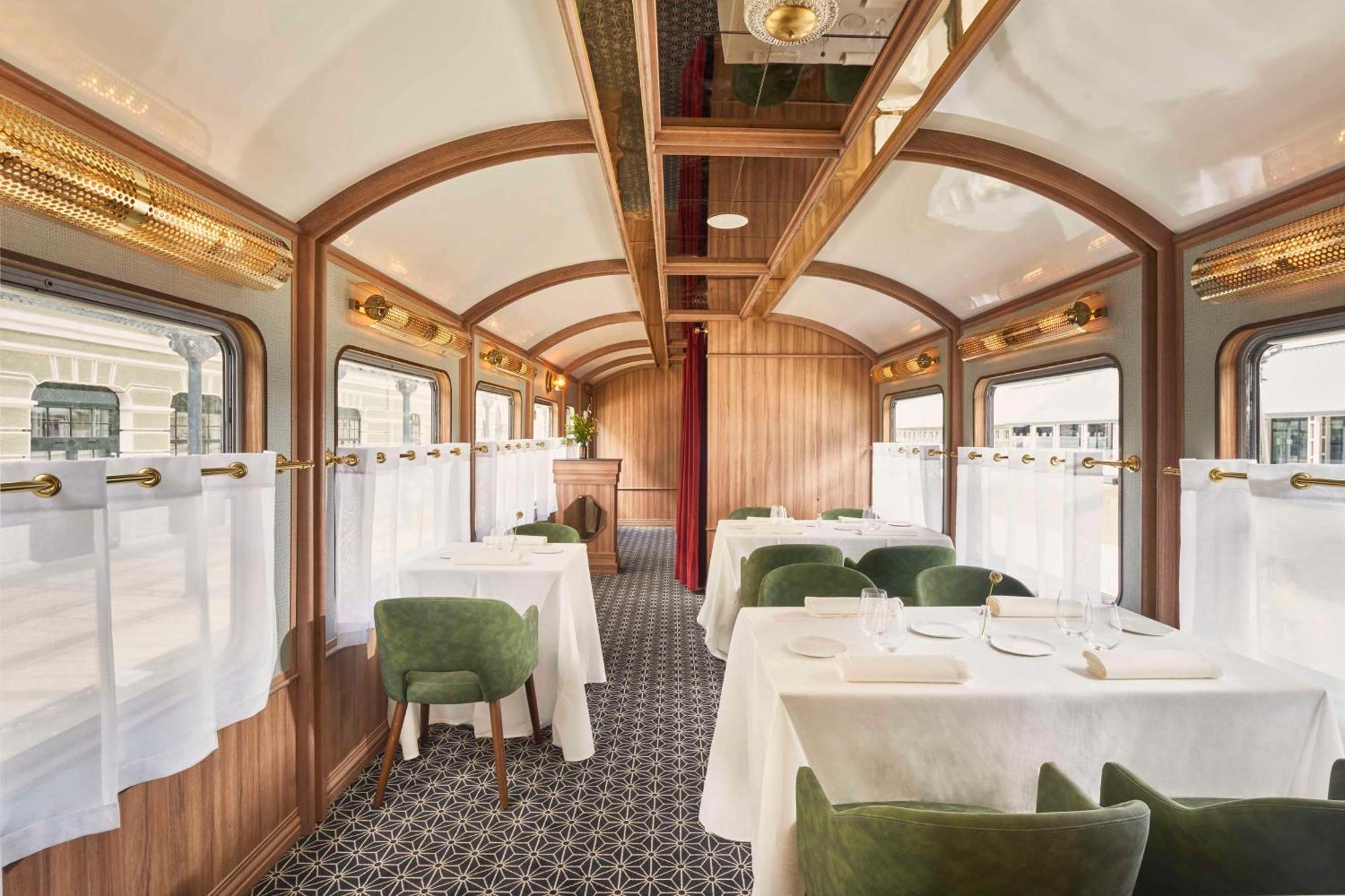 Canfranc Estacion, A Royal Hideaway Hotel - Gran Lujo Εξωτερικό φωτογραφία The interior of the dining car