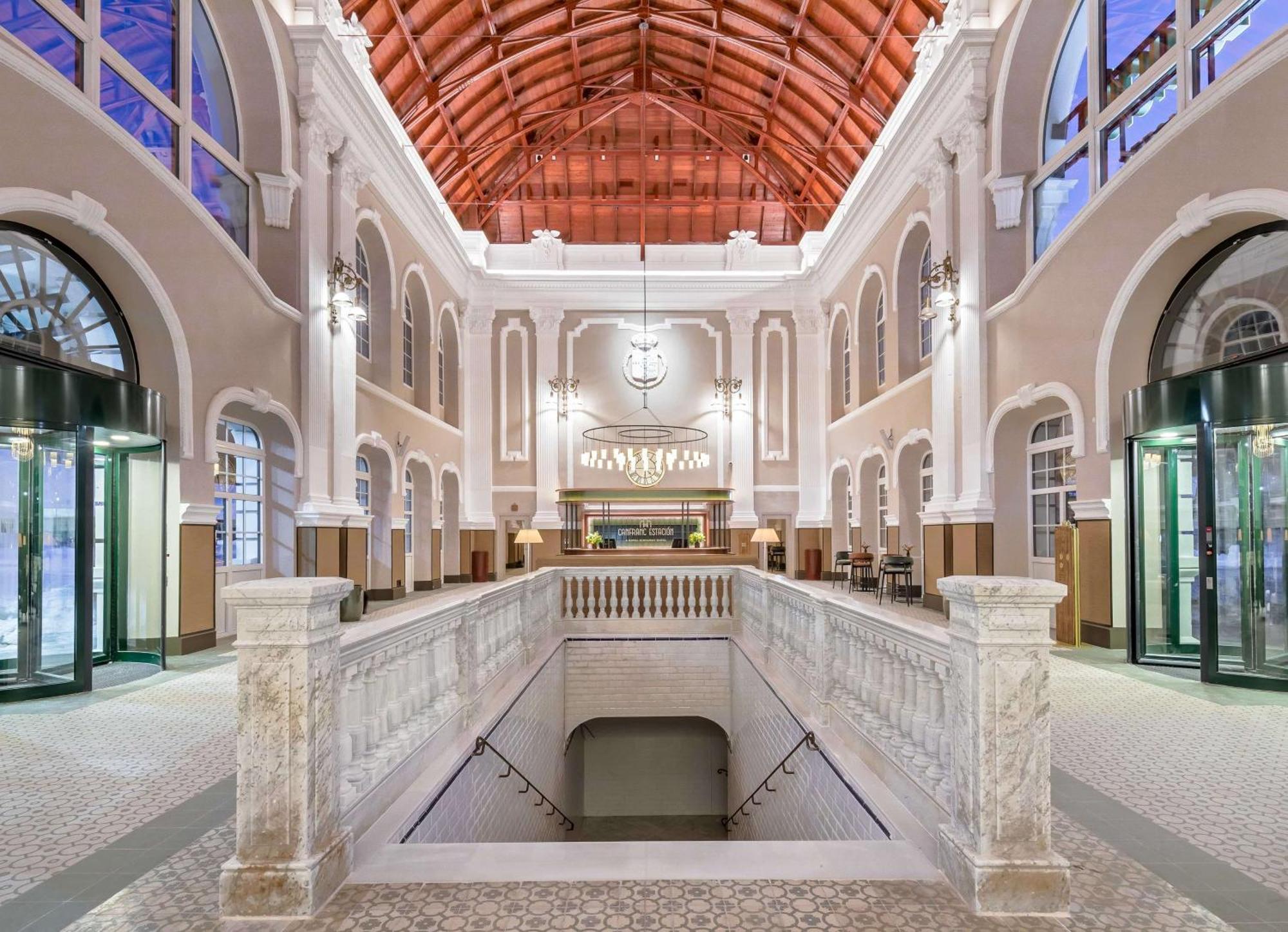 Canfranc Estacion, A Royal Hideaway Hotel - Gran Lujo Εξωτερικό φωτογραφία The interior of the hotel