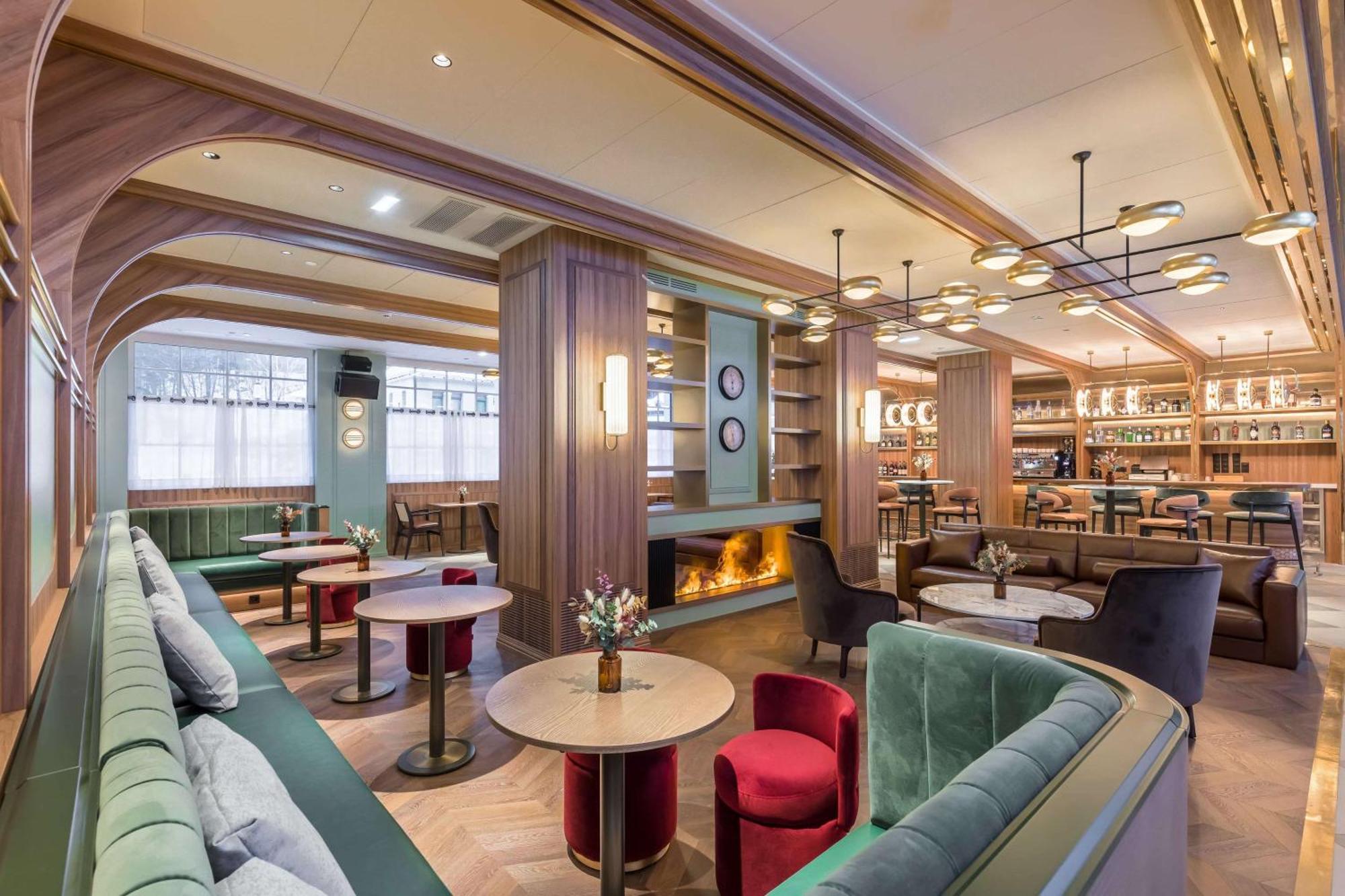 Canfranc Estacion, A Royal Hideaway Hotel - Gran Lujo Εξωτερικό φωτογραφία The Lounge at The Ivy, St John's Wood