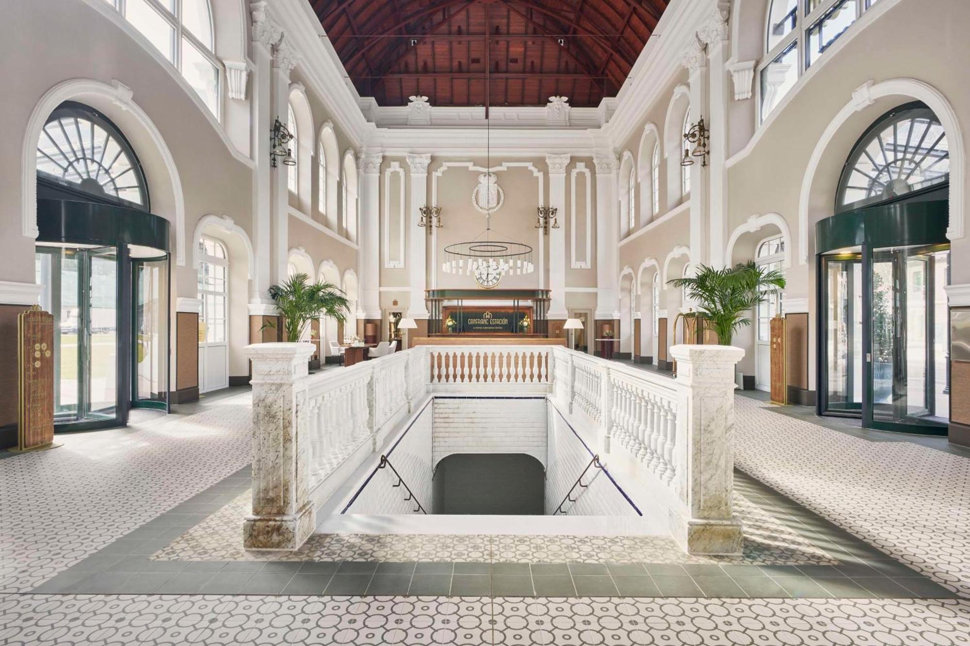 Canfranc Estacion, A Royal Hideaway Hotel - Gran Lujo Εξωτερικό φωτογραφία The interior of the hotel
