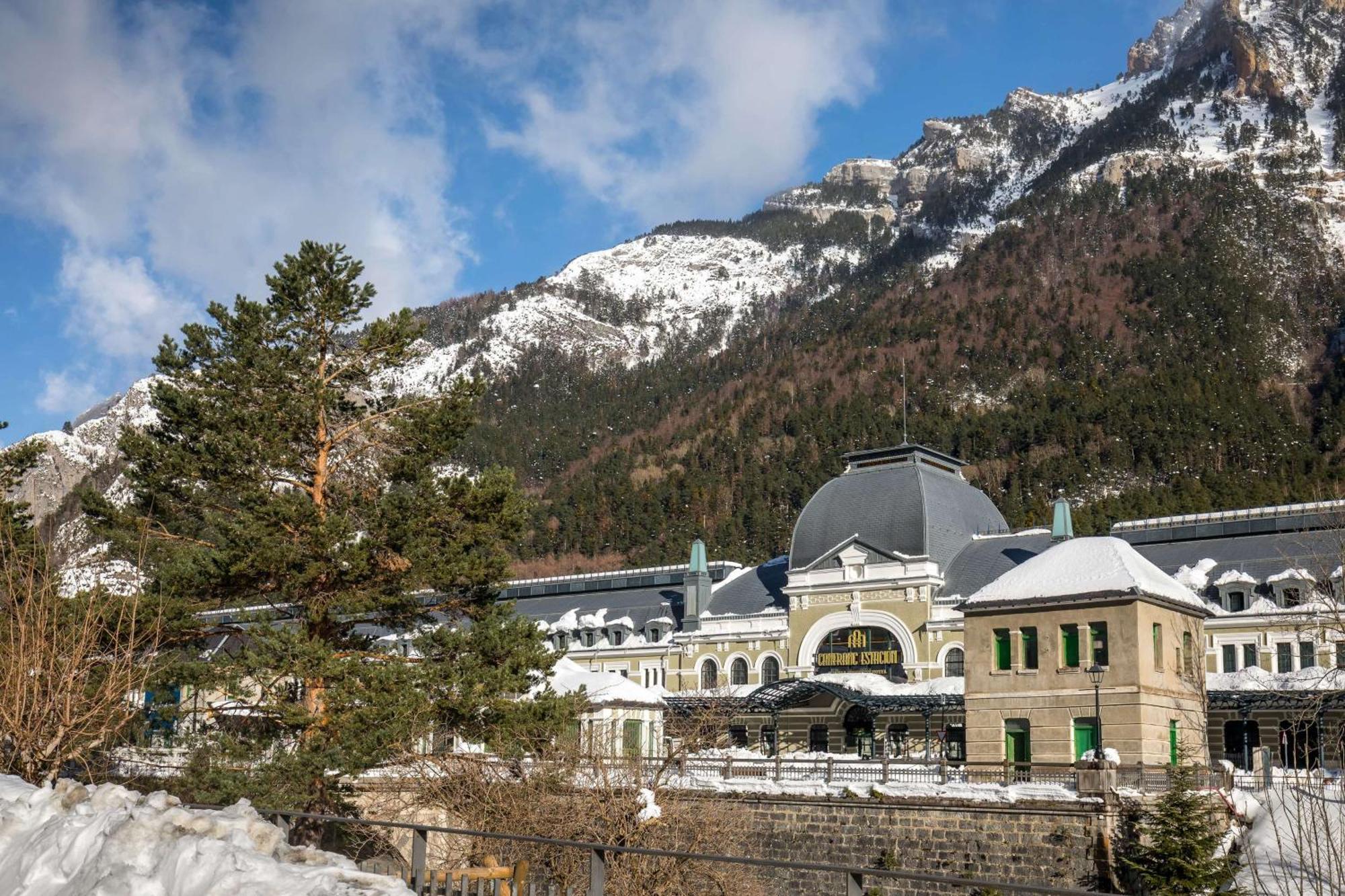 Canfranc Estacion, A Royal Hideaway Hotel - Gran Lujo Εξωτερικό φωτογραφία The sanctuary of Our Lady of Val d'Aran