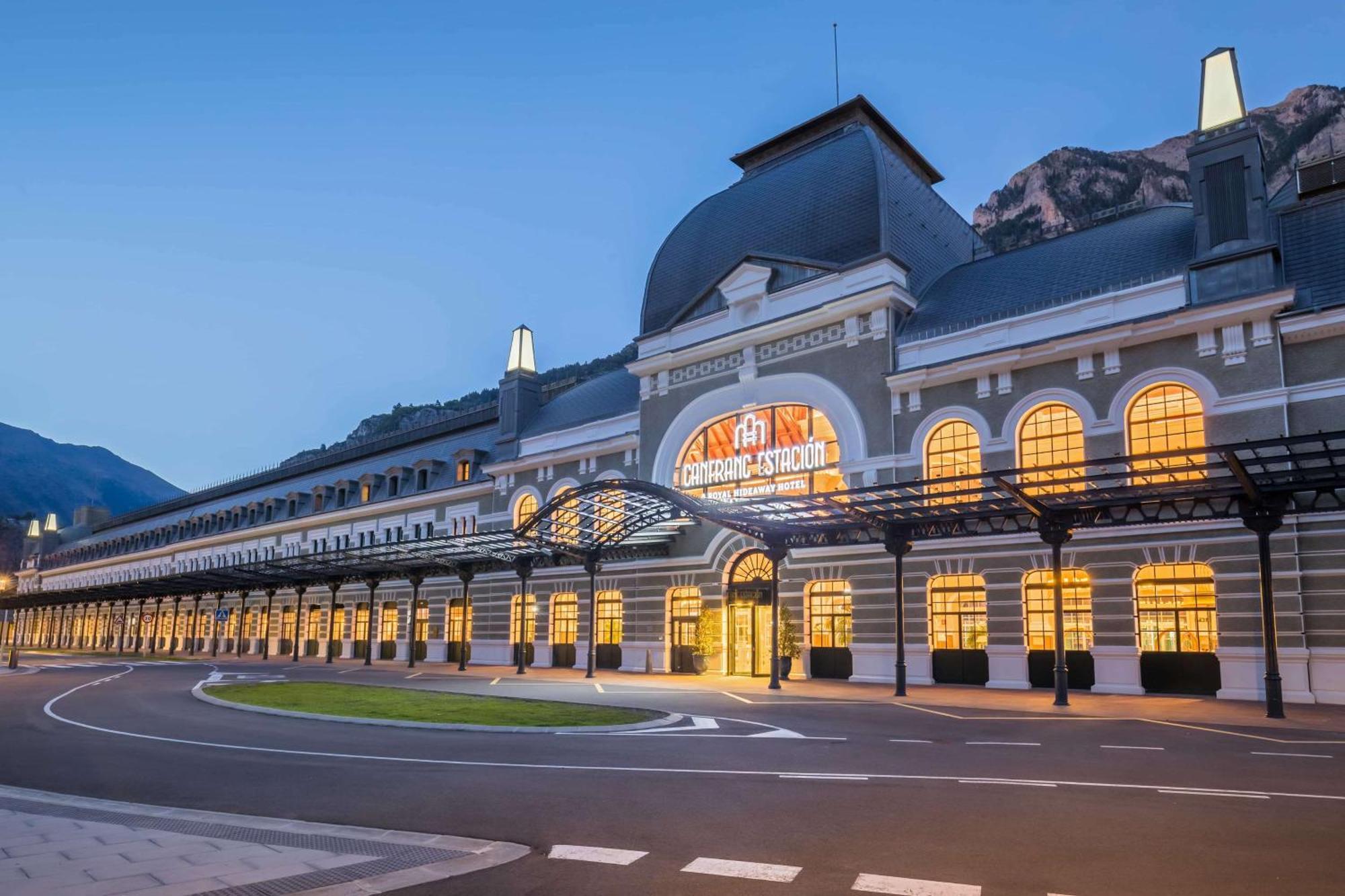Canfranc Estacion, A Royal Hideaway Hotel - Gran Lujo Εξωτερικό φωτογραφία
